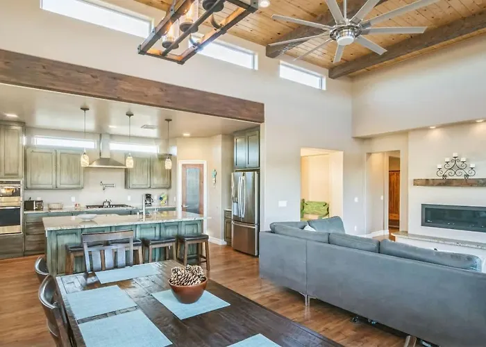 Holiday home Panoramic Mesa Views Firepit & Outdoor Fun *