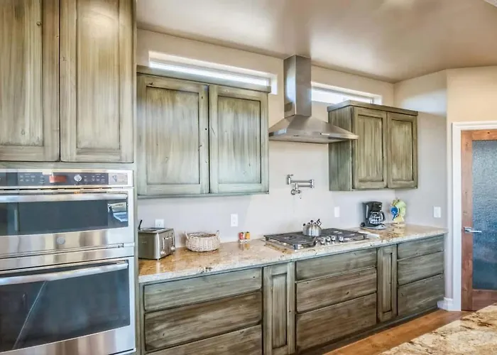 Panoramic Mesa Views Firepit & Outdoor Fun Holiday home Sedona