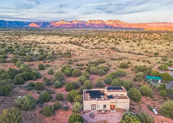 Panoramic Mesa Views Firepit & Outdoor Fun Holiday home Sedona