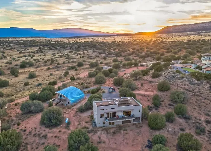 Panoramic Mesa Views Firepit & Outdoor Fun Holiday home Sedona